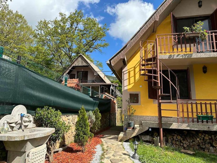 Cosy Mountain Villa In Nizepole ビトラ エクステリア 写真